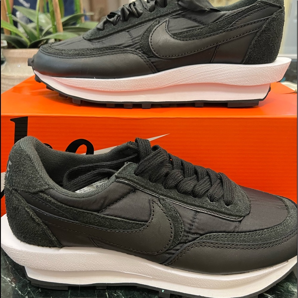 Brand new never worn Nike Sacai in black